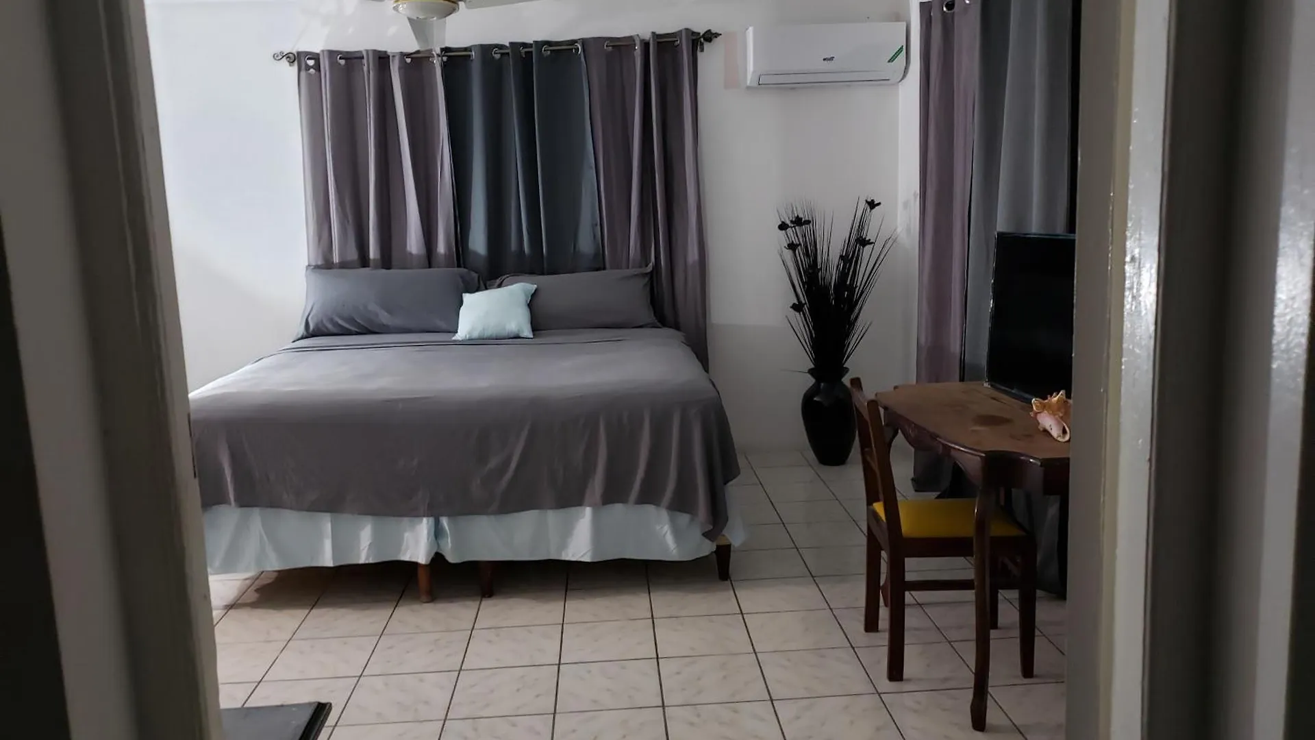 مونتيغو باي Evelin'S On The Beach فندق مبيت وإفطار مونتيغو باي