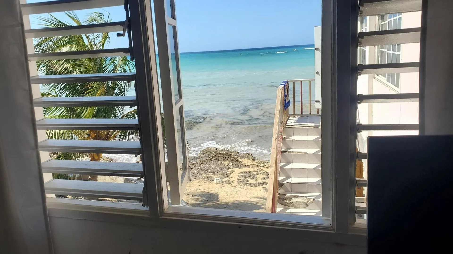 Evelin'S On The Beach Montego Bay